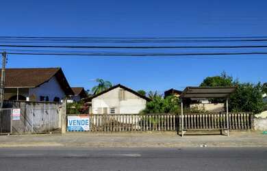 Imagem: O terreno possui 525m² de Área e está localizado em Saguaçu