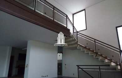 Imagem: A casa possui 3 Dormitórios, 4 Banheiros, 5 Vagas na garagem