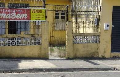 Imagem: A casa possui 3 Dormitórios, 2 Banheiros, 3 Vagas na garagem