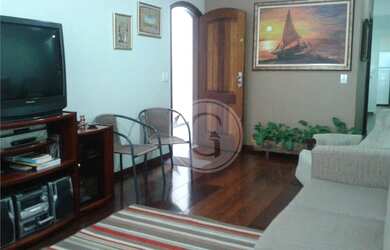 Imagem: A casa possui 3 Dormitórios, 3 Banheiros, 5 Vagas na garagem