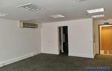 Imagem: O depósito possui 5 Vagas na garagem, 752m² de Área e Imóvel