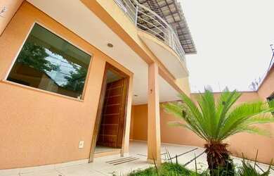 Imagem: A casa possui 3 Dormitórios, 3 Banheiros, 162m² de Área e