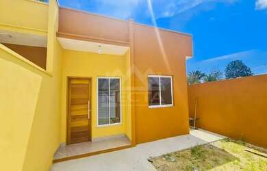 Imagem: A casa possui 3 Dormitórios, 2 Banheiros, 2 Vagas na garagem