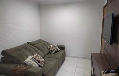 Imagem: O apartamento possui 2 Dormitórios, 1 Banheiro, 1 Vaga na garagem