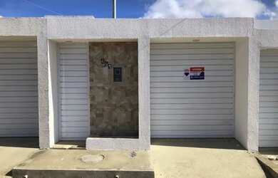 Imagem: A casa possui 2 Dormitórios, 2 Banheiros, 2 Vagas na garagem