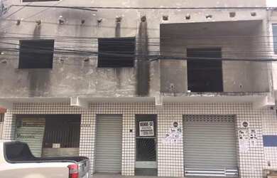 Imagem: A casa possui 3 Dormitórios, 5 Vagas na garagem e está localizado