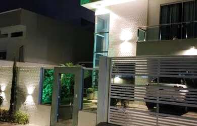 Imagem: A casa possui 3 Dormitórios, 5 Banheiros, 2 Vagas na garagem