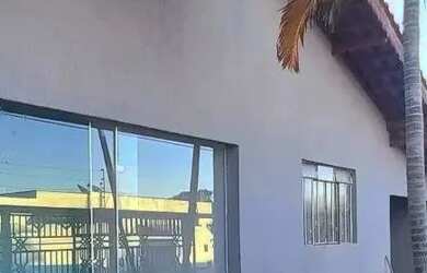 Imagem: A casa possui 3 Dormitórios, 3 Banheiros, 3 Vagas na garagem