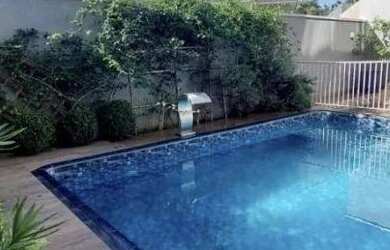 Imagem: A casa em condomínio possui 4 Dormitórios, 4 Banheiros, 220m²