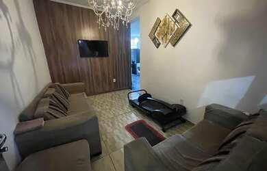 Imagem: A casa possui 2 Dormitórios, 1 Banheiro, 1 Vaga na garagem