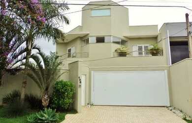 Imagem: A casa em condomínio possui 3 Dormitórios, 4 Banheiros, 4