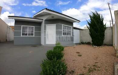 Imagem: A casa possui 3 Dormitórios, 1 Banheiro, 1 Vaga na garagem