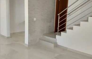 Imagem: A casa possui 3 Dormitórios, 2 Banheiros, 2 Vagas na garagem