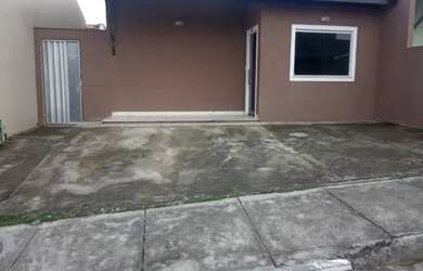 Imagem: A casa em condomínio possui 3 Dormitórios, 2 Banheiros e