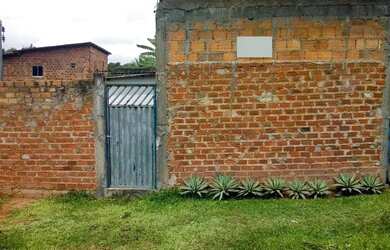 Imagem: A casa possui 2 Dormitórios, 1 Banheiro e está localizado