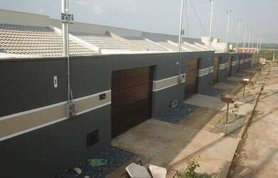 Imagem: A casa possui 2 Dormitórios, 2 Banheiros, 3 Vagas na garagem