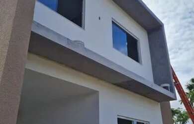 Imagem: A casa possui 3 Dormitórios, 2 Banheiros, 1 Vaga na garagem