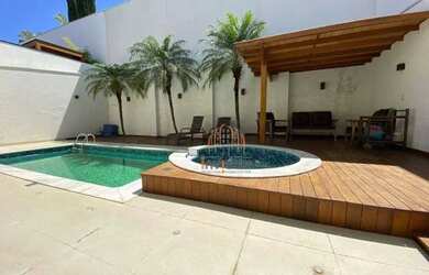 Imagem: A casa em condomínio possui 4 Dormitórios, 5 Banheiros, 4