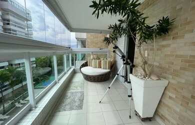 Imagem: O apartamento possui 3 Dormitórios, 1 Banheiro, 2 Vagas na