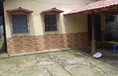 Imagem: A casa possui 2 Dormitórios, 1 Banheiro, 2 Vagas na garagem