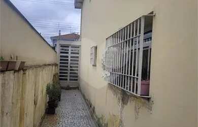 Imagem: A casa possui 2 Dormitórios, 2 Banheiros, 2 Vagas na garagem