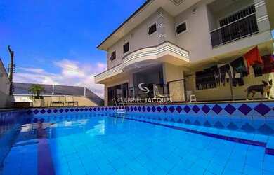 Imagem: A casa possui 5 Dormitórios, 5 Banheiros, 4 Vagas na garagem