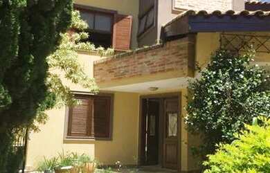 Imagem: A casa em condomínio possui 4 Dormitórios, 5 Banheiros, 4