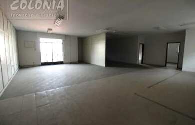 Imagem: O depósito possui 2.318m² de Área e está localizado em