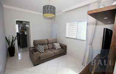 Imagem: A casa possui 3 Dormitórios, 3 Banheiros, 1 Vaga na garagem