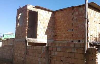 Imagem: A casa possui 2 Dormitórios, 2 Banheiros e está localizado