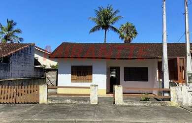 Imagem: A casa possui 2 Dormitórios, 1 Banheiro, 2 Vagas na garagem