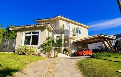 Imagem: A casa possui 4 Dormitórios, 5 Banheiros, 5 Vagas na garagem