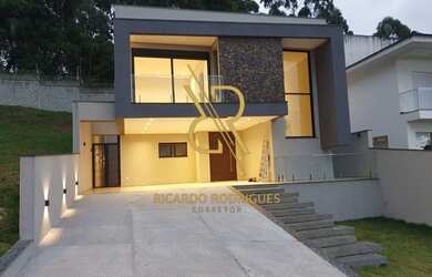 Imagem: A casa possui 3 Dormitórios, 4 Banheiros, 3 Vagas na garagem