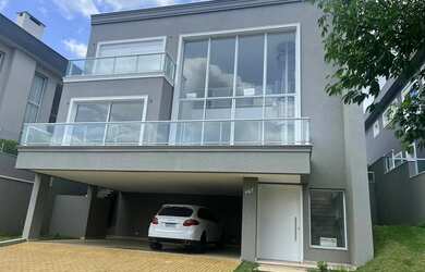 Imagem: A casa em condomínio possui 4 Dormitórios, 5 Banheiros, 5