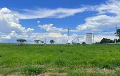 Imagem: O terreno possui 300m² de Área e está localizado em Quinta