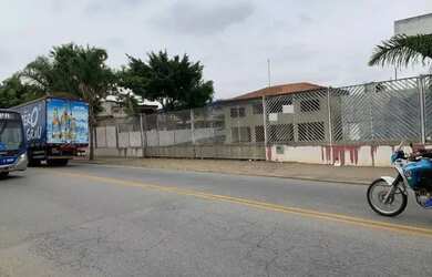 Imagem: O depósito possui 5 Vagas na garagem, 777m² de Área e está