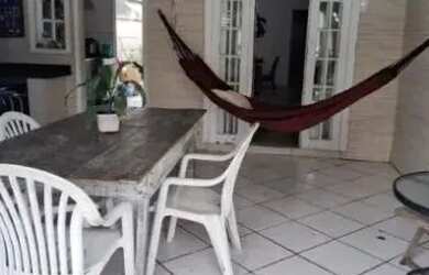 Imagem: A casa possui 2 Dormitórios, 2 Banheiros, 1 Vaga na garagem