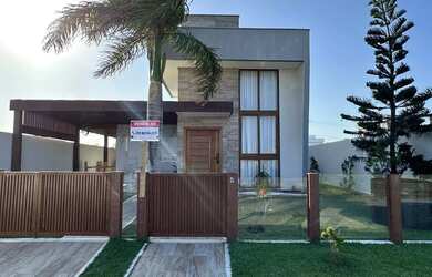 Imagem: A casa em condomínio possui 3 Dormitórios, 3 Banheiros, 200m²