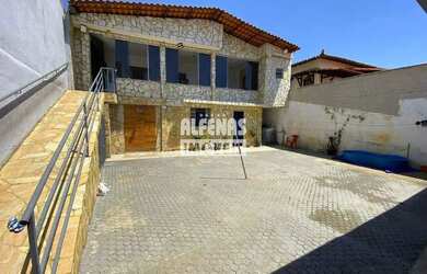 Imagem: A casa possui 4 Dormitórios, 4 Banheiros, 2 Vagas na garagem