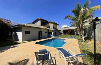 Imagem: A casa em condomínio possui 3 Dormitórios, 5 Banheiros, 4