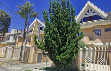 Imagem: A casa em condomínio possui 4 Dormitórios, 4 Banheiros, 2