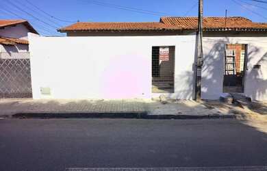 Imagem: A casa possui 2 Dormitórios, 1 Banheiro, 60m² de Área e