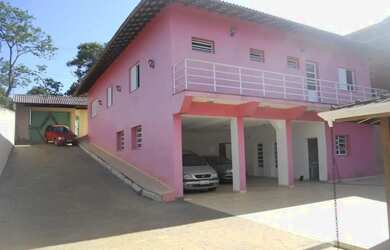 Imagem: A casa em condomínio possui 4 Dormitórios, 3 Banheiros, 5