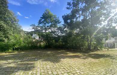 Imagem: O terreno à venda possui e está localizado em São Luiz