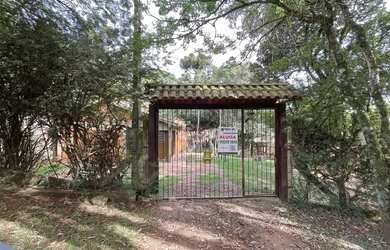 Imagem: A casa possui 1 Dormitório, 1 Banheiro, 1 Vaga na garagem