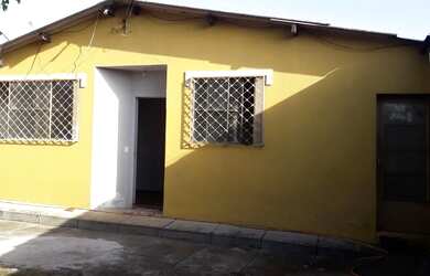 Imagem: A casa possui 2 Dormitórios, 1 Banheiro, 3 Vagas na garagem