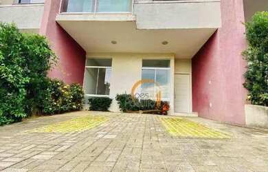 Imagem: A casa possui 3 Dormitórios, 3 Banheiros, 2 Vagas na garagem