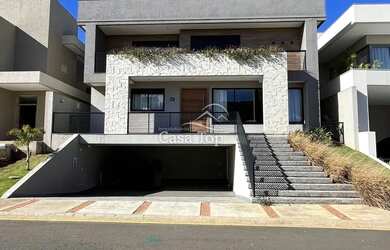 Imagem: A casa em condomínio possui 4 Dormitórios, 5 Banheiros, 3