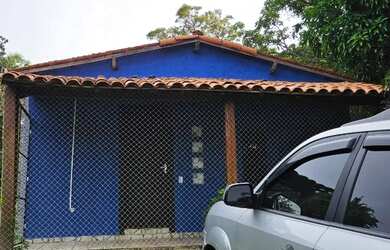 Imagem: A casa possui 1 Dormitório, 1 Banheiro, 1 Vaga na garagem