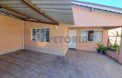 Imagem: A casa possui 5 Dormitórios, 2 Banheiros, 3 Vagas na garagem